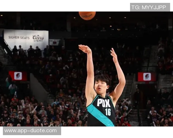 杨瀚森出战仅3分钟5天4赛遭遇进攻机会被判无效的尴尬经历