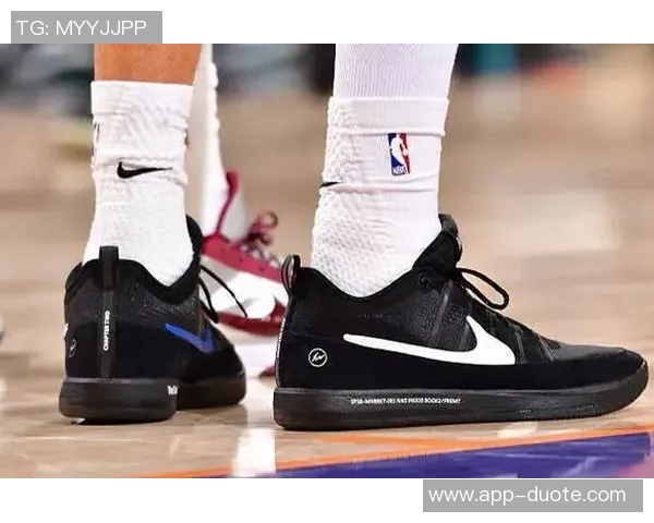 布克今日亮相藤原浩联名Book2Fragment黑魂闪电引领时尚潮流